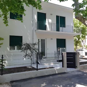 https://villa-lina-rimini.emilia-romagnahotels.net